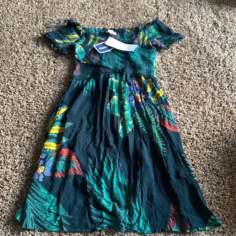 Off the shoulder beachy dress RUNS SMALL!!